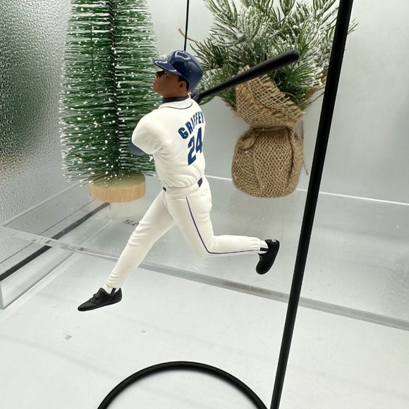 Hallmark Keepsake Series Christmas Holiday Ornament Ken Griffey Jr. Baseball Spo - Picture 6 of 7